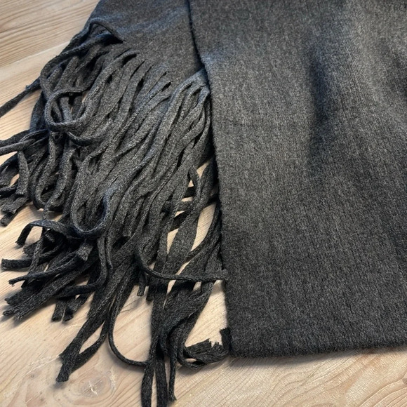 Lucky Brand Scarf - Picture 6 of 6